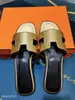 مصمم نسائي Slippers Sandals Classic Flat Flat Summer Lazy Fashion Cartoon Big Head Rubber Flip Flops Leather Slippers Sexy Sandals Size 35-41 with Box