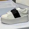 Runway Platform Women Plat Sneakers Round Toe Högkvalitativ äkta läder snörning upp designern tjock botten kvinnlig höjd ökar nitdekortränare