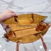 2024SS Superior Quality Jelly Tygväskor Spanska stilhandväskor Purses Big Transparent shoppingväska Ny stor kapacitetstrand en-axelpåse Satchel Color Lo