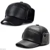 Baretten PU-hoed Heren Sport Zonnebrandcrème Zonnescherm Baseball Cap Winter Ouderen Brief Winddicht Bescherm oren Warm leer Verstelbare hoeden