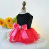 Vêtements pour chiens Mesh Splicing Pet Outfit Vêtements légers Robe de princesse élégante avec décoration d'arc pour chiens de mariage