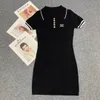 Damesontwerper Letter Afdrukken borduurwerk slanke jurk cel zwart -wit luxe kleding dames designer kleding sml