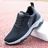 Chaussures de course de sport souples avec femmes respirantes noir blanc femme 01251003