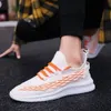 Scarpe da corsa scale di pesce esplosive scarpe in tessuto volante in rete traspirante sneaker esterni da esterno casual industria da jogging resistenti uomini scarpe da uomo nero