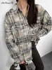 Mnealways18 Straat Oversize Vintage Gingham Blouses Vrouwen Lange Mouw Klassieke Shirts Casual Pocket Dames Plaid Tops Lente 240229