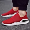 2020 billigaste män casual skor män sneakers sommar löpskor för män lätt mesh andningsbara dämpande män sneakersf6 svart vit