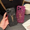 Varumärkesfodral Designer Glitter för iPhone 15 Pro Max Case iPhone 14 13 12 11 Pro Max 15 Plus Case Bling Sparkling Rhinestone Diamond Jeweled 3D Crystal Women Cover