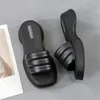 Tofflor dusch säng bekväm flip flops gata sandaler skor skakar för kvinnor 2024 sneakers sport VIP toppklass