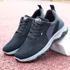 Chaussures de course de sport souples avec femmes respirantes noir blanc femme 012554