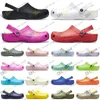 Sandales de créateurs classiques Hommes Femmes Sandal Summer Beach Pantoufles Diapositives imperméables Noir Blanc Nursing Hospital Mens Femmes Pantoufle Pantoufle Chaussures de plein air