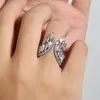 Anillos de racimo Feehow Moda Forma de ala blanca abierta para mujeres Personalidad Cubic Zirconia Anillo ajustable para niñas Fiesta Joyería de boda