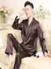 MEN PAJAMAS مجموعة ساتان صلبة الصيف الطويل الأكمام الخريف للملابس المنزلية الحرير رجال ملابس النوم بدلة Dormir Top Pajamas Male Sleep Tops L2277807