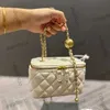 CC Bags Luxe merk cosmetische tassen Cases Dames cosmetische tas van lamsvacht met goud Crush Ball Metaal Matelase ketting Crossbody schoudertas