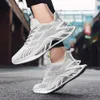 Classic Men's Blade Running Shoes Explosion Gypsophila Flying Woven Tide Shoes High Quality Comfortable Cushioning Men SneakersF6 Black white