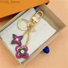 Keychains Lanyards Luxury Blooming Keychains Designer Ring Woman Styles Portachiavi With Letter Fashion Petal 240303