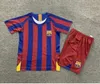 Kit enfants Retro BarcelonaS Soccer Jerseys 05 06 08 09 11 12 100ème maillot de pied classique RIVALDO RONALDO GUARDIOLA RONALDINHO 10 11 14 15 XAVI MESSIS maillot de football