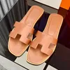 Mode kvinnors tofflor designer sandaler damer platt klack sommar lata glidskivor läder gummi sommarstrand flip flops kvinnor avslappnad toffel bild 35-42