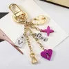 Nyckelringar Keychains Lanyards Keychain Letter Designer Keychains Metal Keychain Womens Bag Auto Parts Accessories Gift With Box 240303