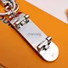 Schlüsselanhänger Designer-Schlüssel Auto-Schlüsselanhänger Handgefertigte Accessoires Lederschmuck Neues Geschenk Skate Scooter Skateboard Weitere Bilder Kontakt 240303