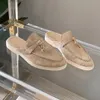 Pantofole di design Sandali da uomo in cashmere di alta qualità Pantofole da donna casual Fibbia classica Punta tonda Tacco piatto Comfort per il tempo libero Scarpe da donna di fabbrica di quattro stagioni