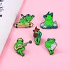 Brosches Green Frog Skateboard Guitarist Cartoon Animal Badge Lotus Leaf Flower Rose Spaper Lapel Pins