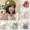 Chapéus de gorro de designer para mulheres moda rua bonito chapéu de malha de pelúcia letras clássicas muitas cores chapéu elástico casual estilo tendência homem bonés