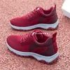Miękkie sportowe buty do biegania z oddychającymi kobietami Balck White Womans 0129612