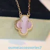 2024 Jewelry Designer Brand Vanl Cleefl Arpelsneck Laces 925 Sterling Silver Pink Shell Clover Necklace Pläterad 18K Guld Naturligt pulver Lyckligt gräs med krage