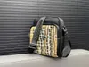 2024 NEW CANVAS COTTER BAG CROSSBODY BAG Postman Bag Classic Designer Bag Bag Bag Bag و Womens Universal Wallet Bag Mobile Material Material
