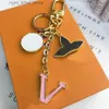 Nyckelringar 2024Luxury Designer Keychain Classic Brand Key Buckle Letter Design Handgjorda guld Keychains Bag High X-9 240303