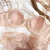 Bras spetsar för kvinnor skjuter upp bh djupt V -underkläder med stålring Brassiere B C Cup Beauty Back Bralette Sexig tunn underkläder