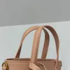 Sac de godet pour femmes de luxe simple Le matériau en cuir de sac à main à la main à la main