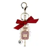 Nyckelringar Imitation Pearl Perfume Keychain Car Key Ring Women Bag Tillbehör Söt Bow Key Creative G1019 240303