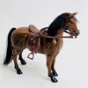 A simulação de casa de bonecas rédeas sela cabeça de cavalo suprimentos de equitação animais adereços montar modelo bonecas de brinquedo 240301