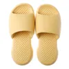 2024 Slippers for Men Femmes Couleurs solides Hots Softs bas Softs noirs blanc poudre bleu multi-marche pour hommes