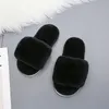 Pantoufles en coton pour femmes en hiver, style coréen, pantoufles en coton polyvalentes, antidérapantes et portables pour la maison et l'intérieur