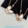 2024 Bijoux Designer Marque Vanl Cleefl Arpelspendant v Golden Fan Blanc Fritillaria Papillon Collier pour Femmes CNC Plaqué 18k Or Rose Trèfle Collier