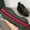 P Family Couples Leather Thick Sole Casual Sports Shoes Importerad Nappa Leather Upper 4,5 cm gummitjock Sole Classic Red Label Decoration Design för kvinnor Sneer