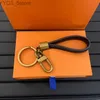 Keychains Lanyards 2024 패션 럭셔리 디자이너 브랜드 버클 플라워 글자 패턴 가죽 골든 키 체인 여성 2024 240303