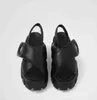 2024 Triangel Buckle Black Women's Black White Wedge Sandal Monolith Platform Sandaler Slingback Leather Shoes Borsted Luxury Designer Lady Cool Shoes 35-42Box