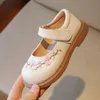 Kleinkinder Mädchen Lederschuhe Kinder Mary Janes Stickerei Blumen Süße Retro Kind Prinzessin Flats für Party Frühling Chic 240226