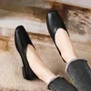 Sıradan ayakkabılar iki yol kare ayak parmağı daireler kadın yumuşak pu deri büyükanne kadın spor ayakkabılar düşük topuklu loafers sığ patchwork moccasins 2024
