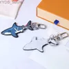 Keychains Lanyards Cartoon Keychains Luxury Designer Fashion Sliver Keys Buckle Leather Shark Letter Womens Ornament 240303
