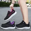 Scarpe da corsa sportive morbide con traspirabilità da donna nero bianco donna 020417