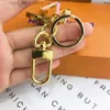 Nyckelringar 2024Luxury Designer Keychain Classic Brand Key Buckle Letter Design Handgjorda guld Keychains Bag High X-9 240303