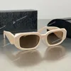 Pra 1:1 Дизайнерские модные солнцезащитные очки Классические очки Goggle Открытый пляж Мужчина женщина Смешанные цвета Опционально Треугольная подпись для улицы SPR17W Узкая оправа