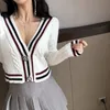 Slim Temperament Solidny Krótki Dziennik Kardigan na jesienną zimę Koreańską modę Vneck Sweters Coat damskie ubranie 240229