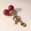 Keychains Rings Charm Handbag Pendant Designer Handväskor Kvinnor Utsökta Internet-FAMOUS Crystal Cherry 240303