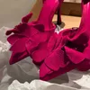 Lady Dress Shoes Rose Flower Decorative High Heel för kvinnor i våren Ny sexig och mångsidig fransk tunn spetsig singel