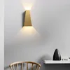 Vägglampa modern design metall kreativ geometrisk LED -ljus sängplats minimalistisk bakgrund trappa gång